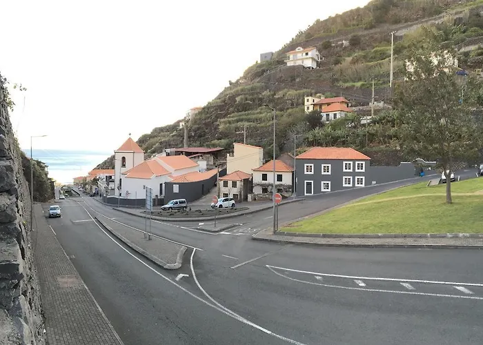 Guest house Calheta Beach House T2